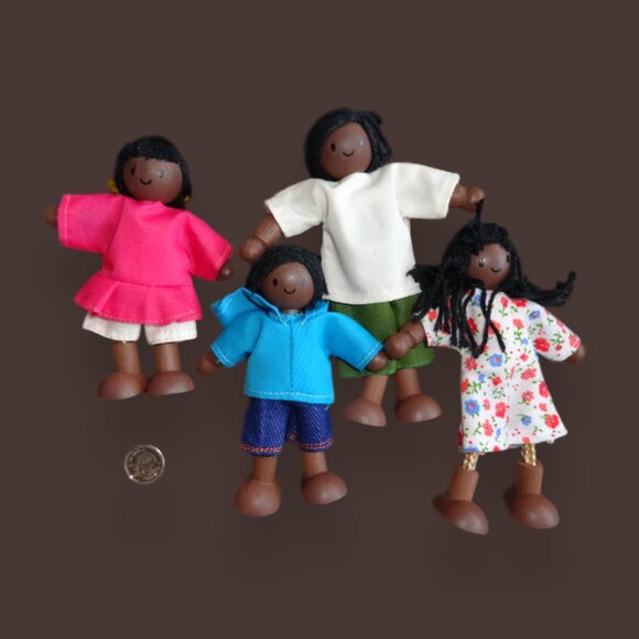 PlanToys Dollhouse Dolls Dark Skin Tone Family - Picture 1 of 9